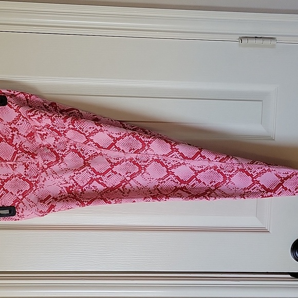 Fabletics pink snakeskin leggings size small NWOT - Picture 9 of 10